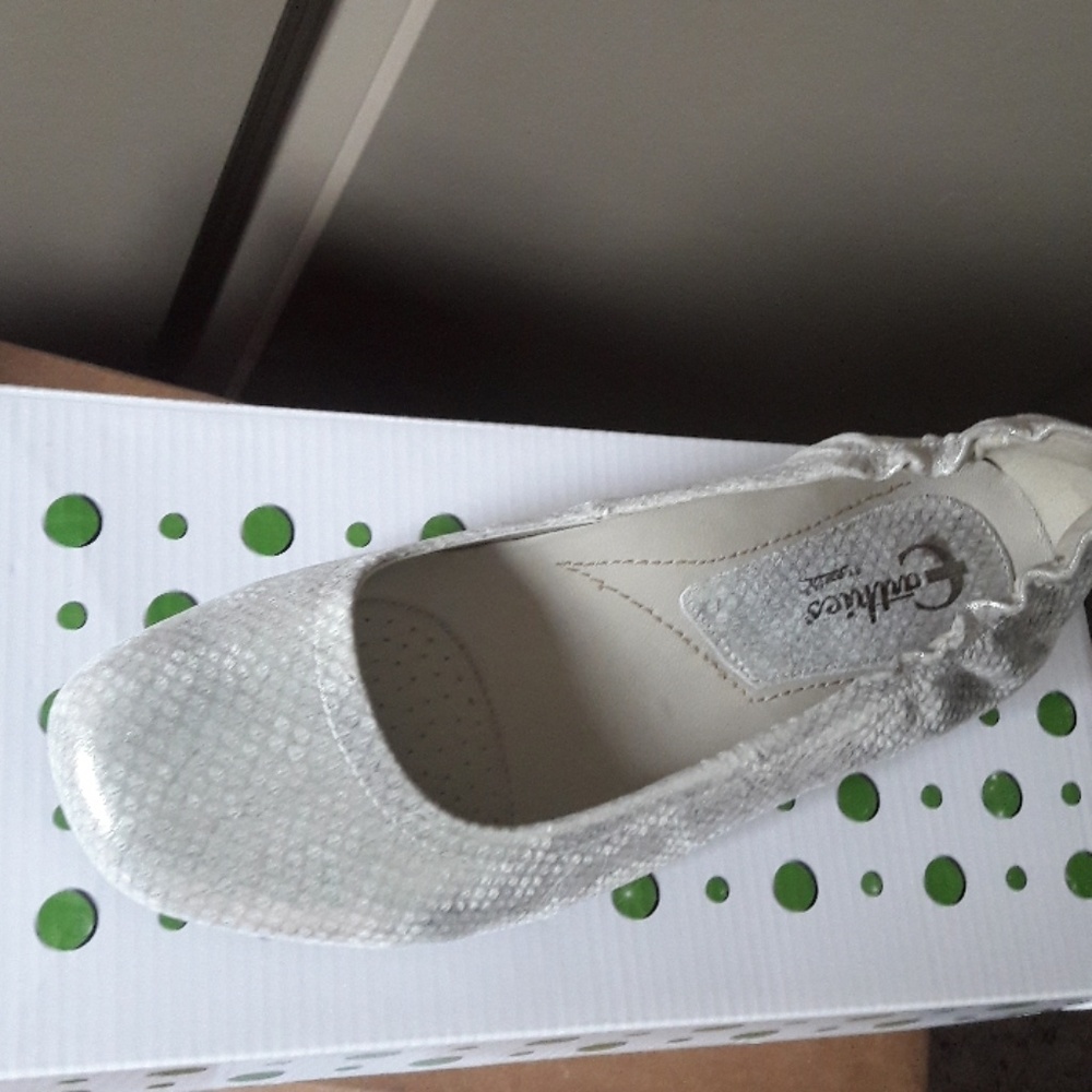 Earthies Women's Tolo Off White Leather flats-shoe